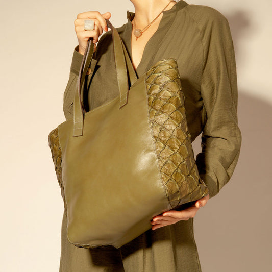 Nayla - Shopping Bag with pirarucu leather sides