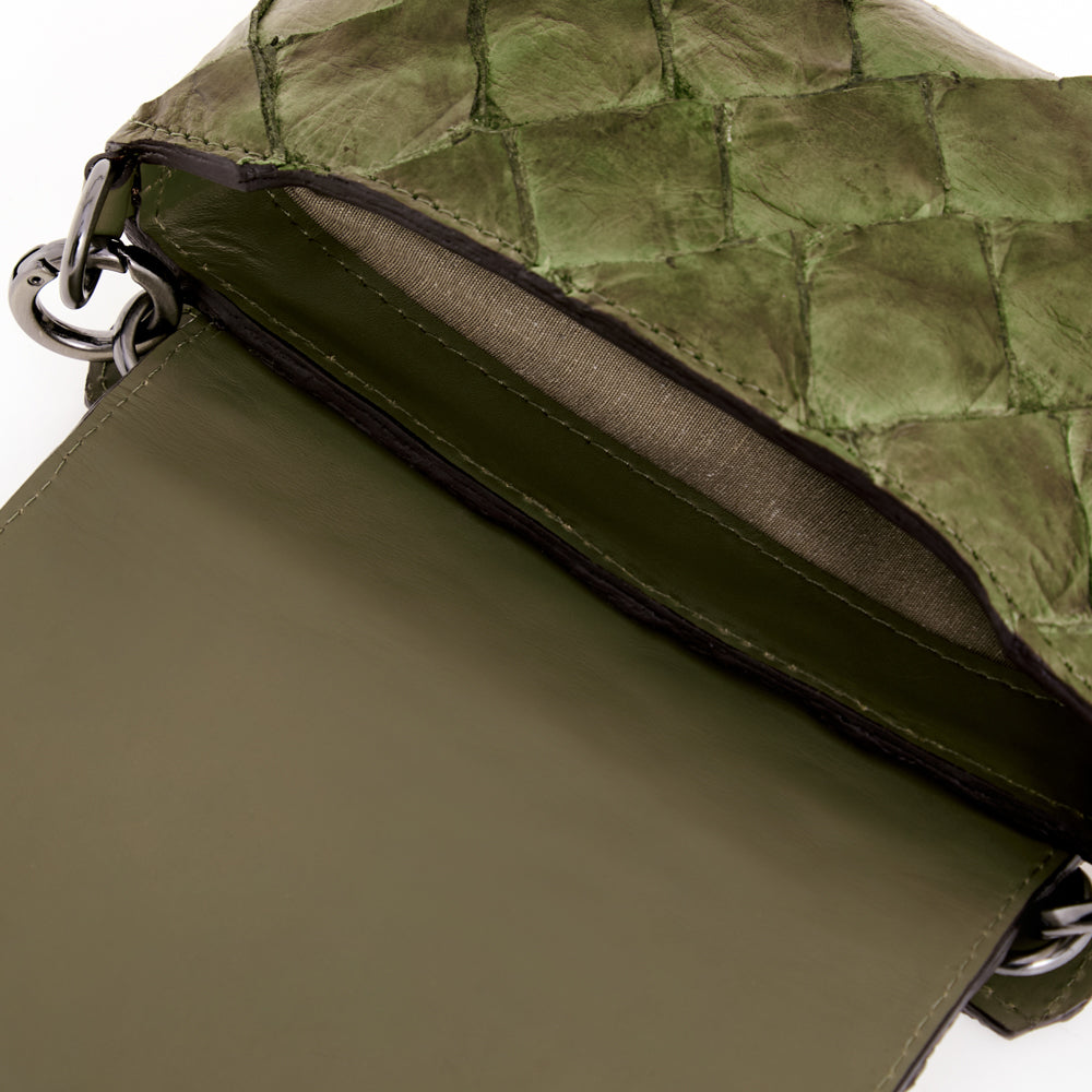 HUARI - Mini handbag em couro de pirarucu - Verde-Militar