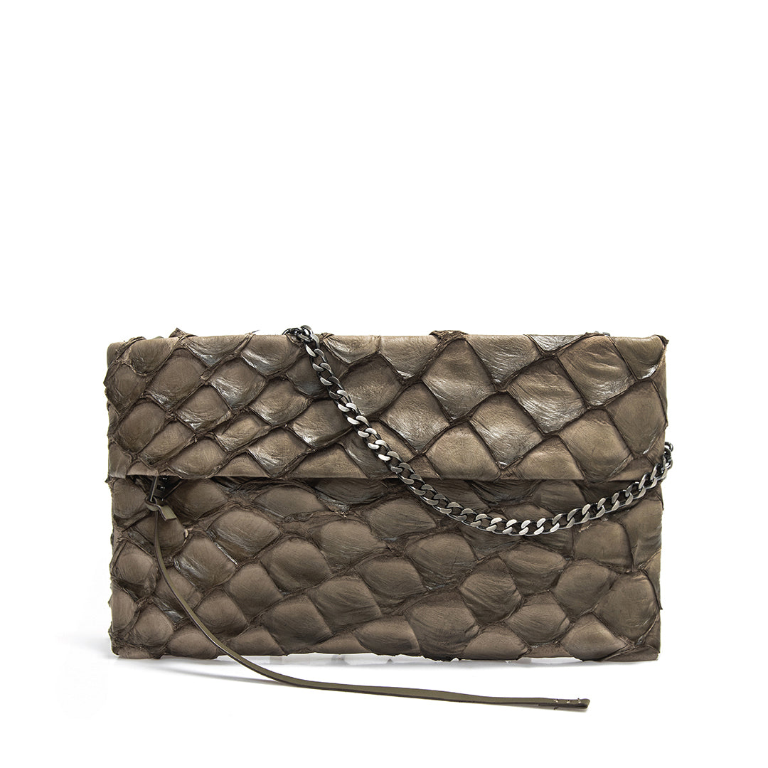 Aquira - Maxi Clutch em couro de pirarucu Oliva