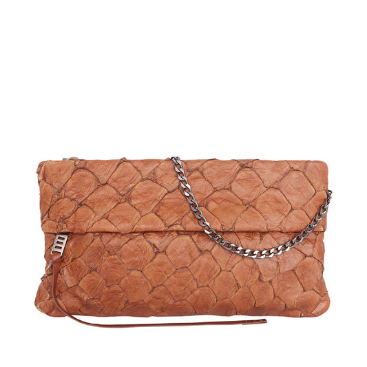 New Aquira - Maxi clutch in pirarucu leather.