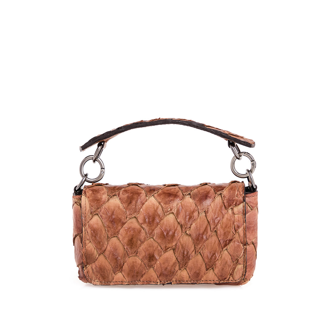 HUARI - Mini handbag em couro de pirarucu - Tobacco