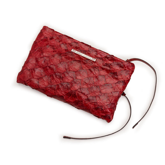 New Aquira - Maxi clutch in pirarucu leather.