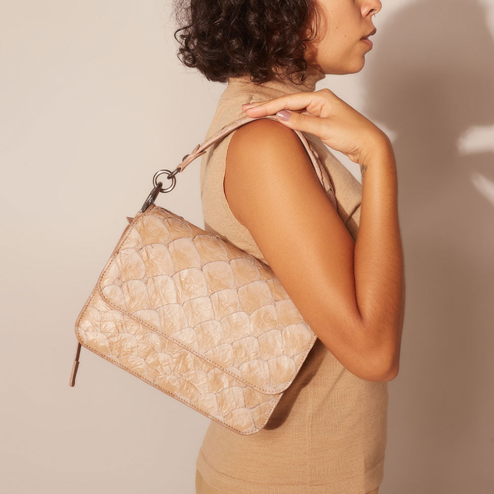 Aritana - Handbag / Transversal em Couro de Pirarucu Shitake