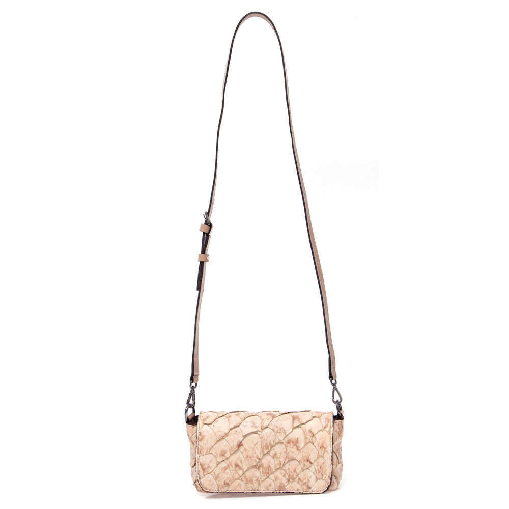 HUARI - Mini handbag em couro de pirarucu - Camel